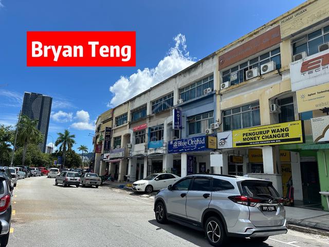 Ground Floor Shoplot RENT at BUKIT JAMBUL Facing Main Road WORTH !! 1