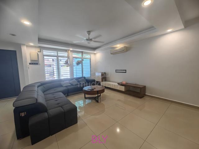 Partial furnished🔥Bukit Tinggi, Klang-2.5 Storey House For Rent 1