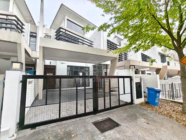 RENOVATED! Double Storey Laman Glenmarie Shah Alam 1