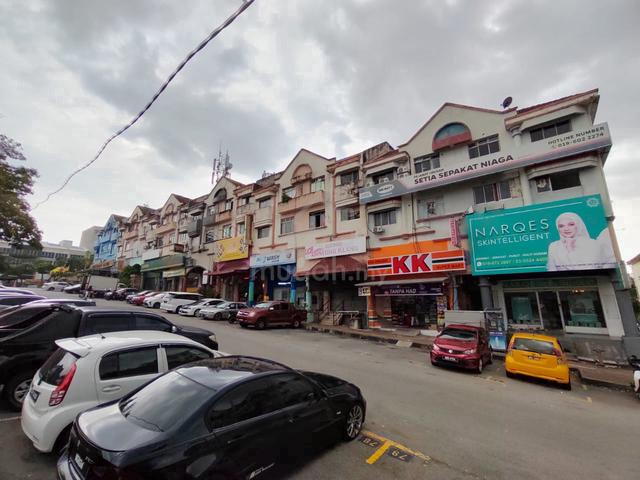 Hot Shah Alam Seksyen 7  kedai jalan besar sebelah unisel petrol 1