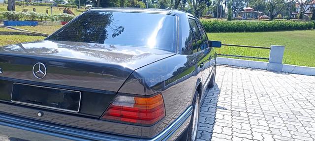 1995 Mercedes Benz 260E 2.6 (A) - 3