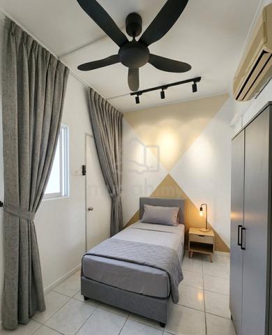 Oug Mix Gender Aricond Room For rent near lrt Awan Besar 1