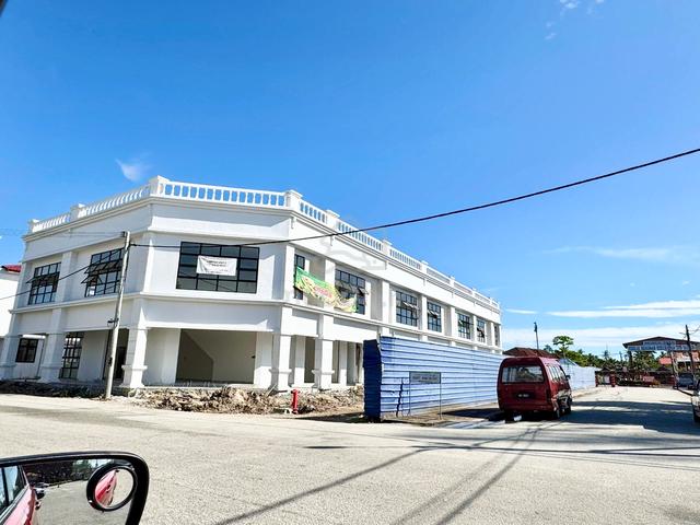 2 storey shoplot for rent Rengit, Batu Pahat 1