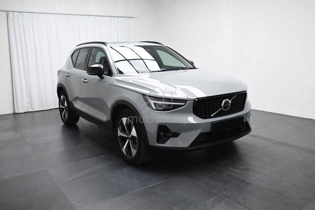 2023 Volvo XC40 2.0 B5 ULTIMATE UNDER WARANTY 2031 - 3