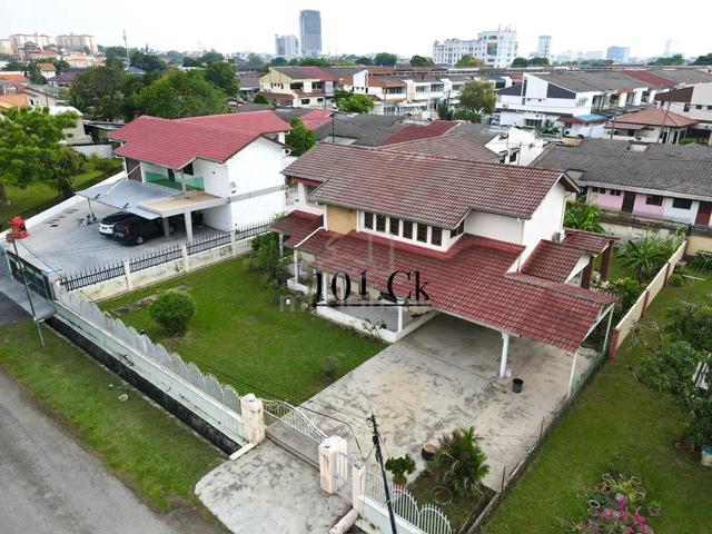 Limited Unit!! 8000Sqft 5R5B Taman Berkeley 2Sty Bungalow Klang 1