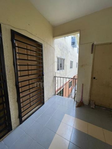 Apartment Taman College Heights, Sikamat 1