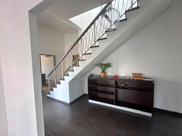 2 sty bungalow | petaling Jaya section 14 | partly furnished |  murah 1