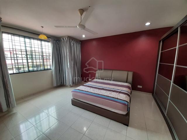 Master Bedroom for rent Taman Pulai Flora near UTM 1