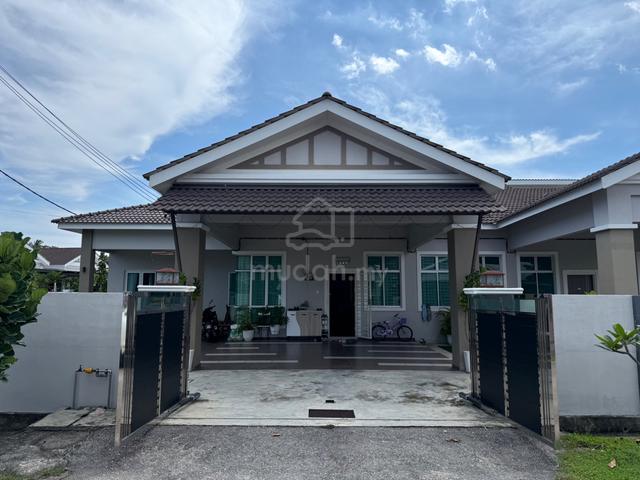 Fully Renovated Semi D @ Peserai Bahagia 1
