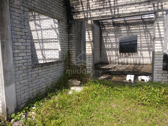 Selangor Shah Alam Leasehold Bungalow House For Sale 1