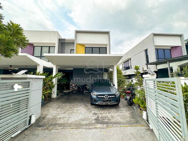 Near Lake Dahlia Double Storey Terrace House, Seksyen U12 Shah Alam 1