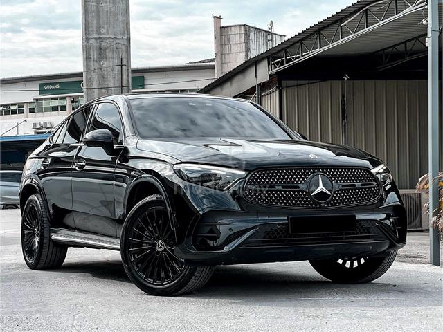 2025 Mercedes GLC350e 4MATIC Blackout PANO 20IN - 1