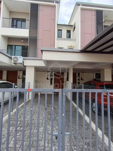 Townhouse Double Storey, Elegan Residensi, Taman Putra Perdana,Puchong 1