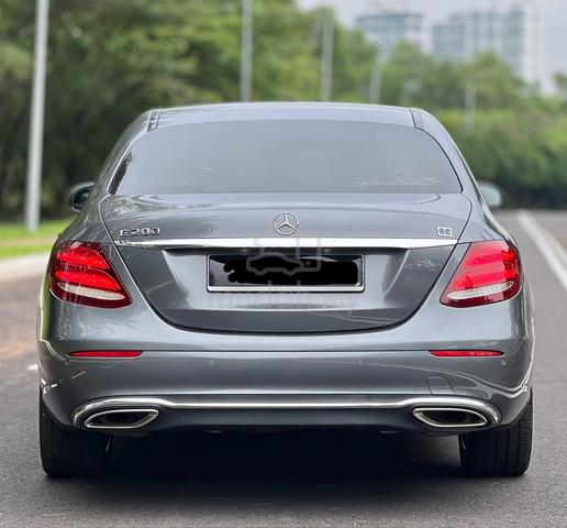 2018 Mercedes Benz E200 2.0 AVANTGARDE (CKD) (A) - 4