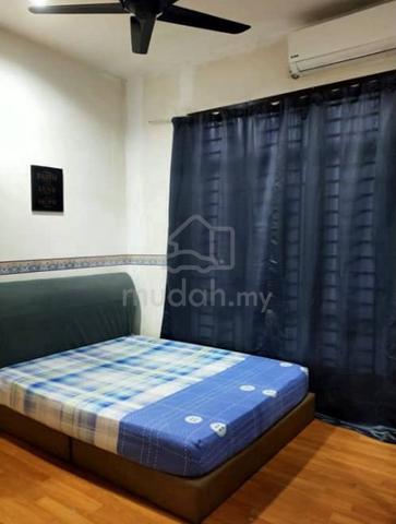 Room with Private Bathroom in Taman Kempas Indah 1