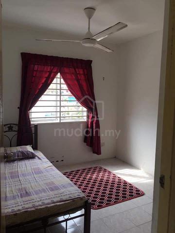 Bilik Master di Bukit Beruntung , Tmn Bunga Raya ( free air,api, wifi) 1