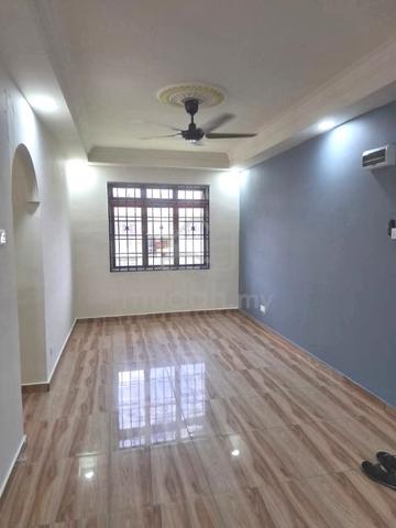 Flat Taman Molek 3