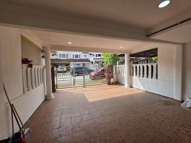 RENOVATEDđź’ĄDouble Storey Terrace House Seri Kembangan 1