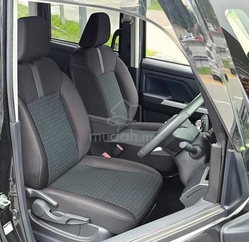 2023 Toyota ROOMY Custom GT 15k KM GRED 4.5 - 2