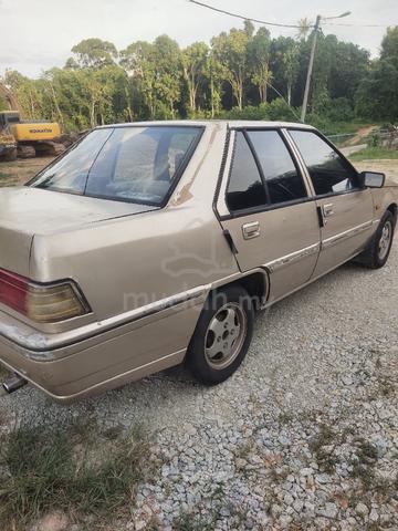 Proton Iswara sedan - 2