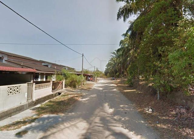 1.5 Storey Semi Detached House at Taman Sri Wangi, Kedah 2