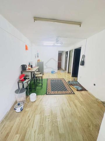 BILIK UNTUK DISEWA – FLAT SEKSYEN 20 (Master Room) 1
