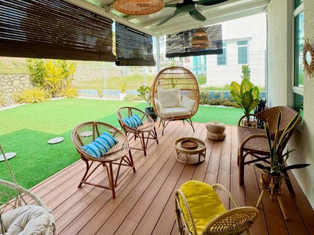 FULLY FURNISHED 2.5 Storey Bungalow at Laman Puteri Sikamat for Sale 4