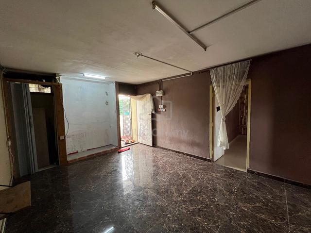 Pandamaran Flat 1