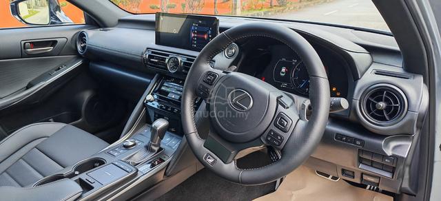 2023 Lexus IS300 2.0 F-SPORT 8000km - 3