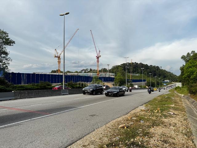 New Shop Lot Shah Alam Facing Main Road With ROI 6% 3