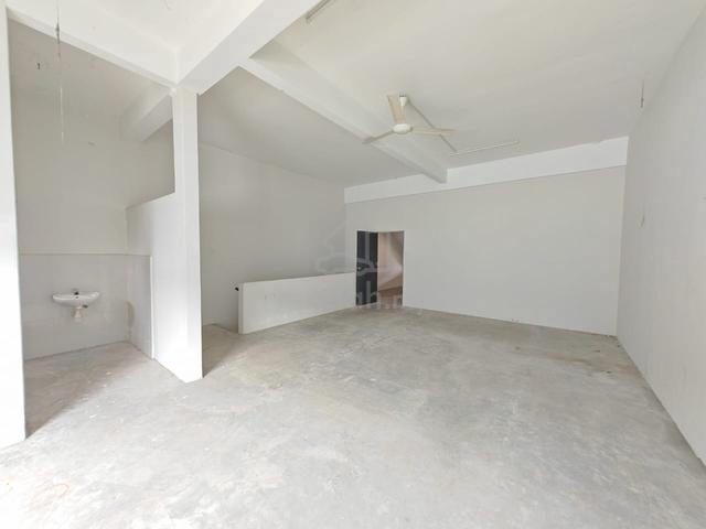 FREEHOLD Facing Highway (2-storey Renovated Shop) plus Extra STORE! 1