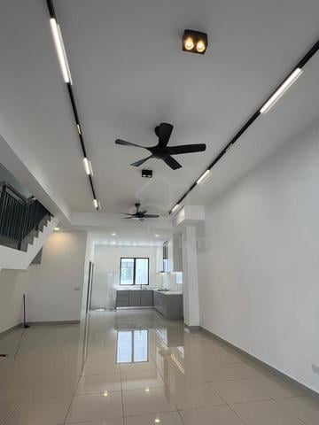 Robin Rimbayu 2Storey House-Move In Condition 1