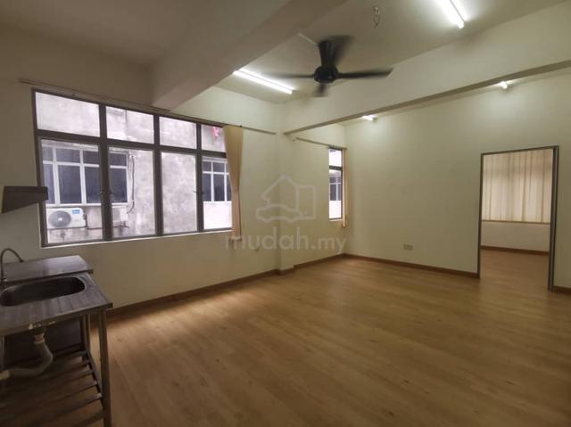 Taman Emas Office For Rent – Endlot Back Unit 800sf 3 Partition Rooms 1