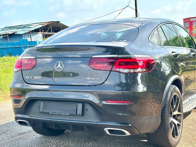 2022 Mercedes Benz GLC 300 4MATIC COUPE Low Mileag - 5
