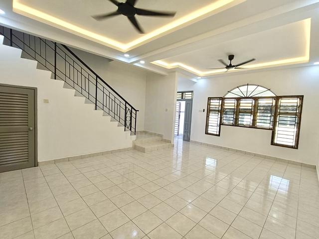Merpati, Bandar Putra, 2 storey, Full loan, New renovation, Indahpura 1