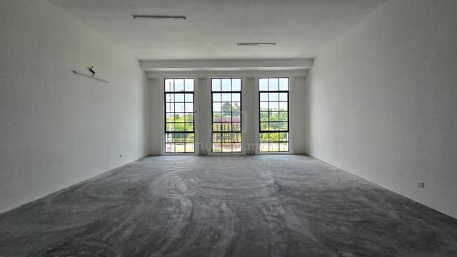 Facing Main Road, 1st floor office, 24x80, Eco Majestic, Semenyih 1