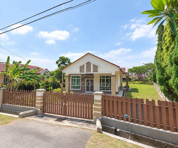 13455sqft🔥Big Bungalow Taman Krubong Perdana Cheng Rumput Paya Height 1
