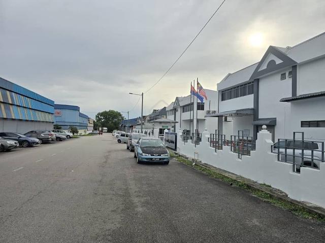 Light Industry Factory_Taman Universiti_1.5 Storey Terrace Factory 1