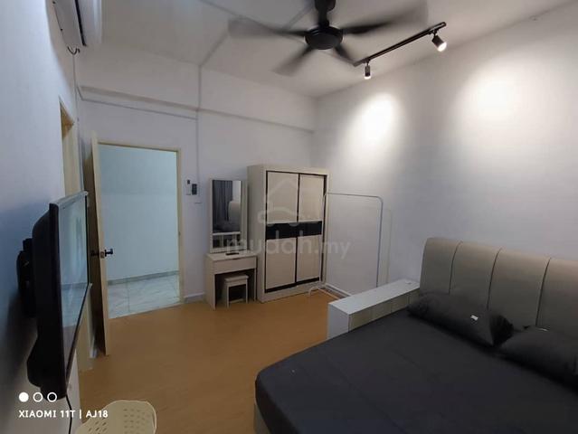 Rooms with Private Bathrooms | Near CIQ & RTS | Pelita Indah 1