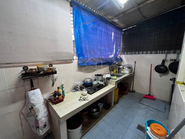 Middle Room For Rent 1