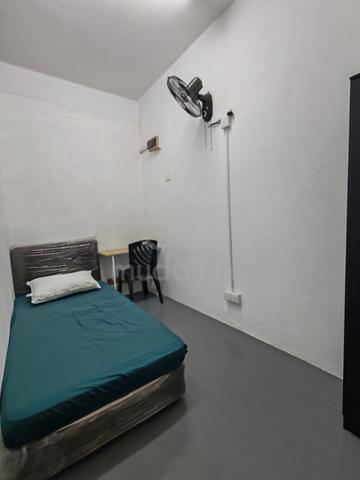 Newly Renovated|Cozy|Middle Room|Strategic & Accessible|BdrPuteri 1