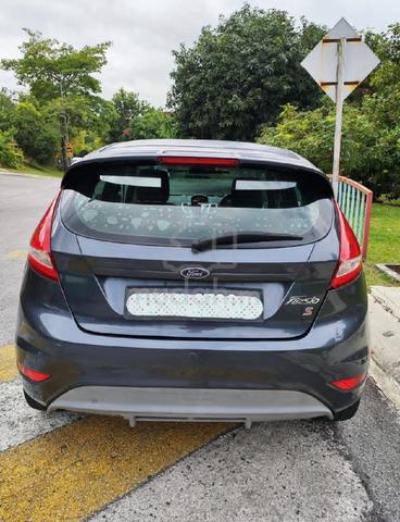 RARE GEM! 2012 Ford – Only 15k KM Mileage! Direct - 4
