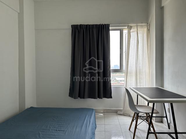 Master Bedroom For Rent. 1