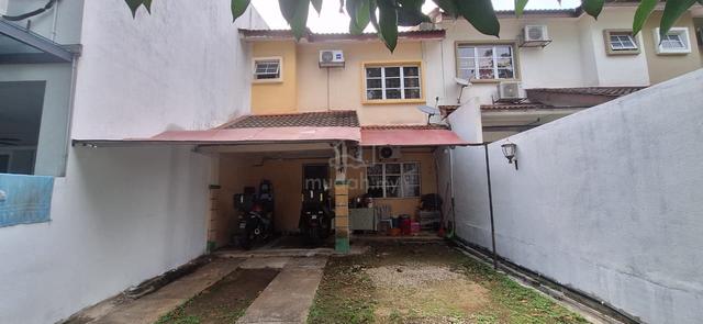 Teres dua tingkat Jalan Kesumba 3A/5 Bukit Beruntung Selangor 1