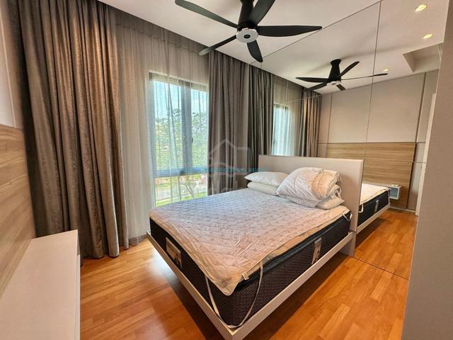Emporis Condo, Damansara (Fully Furnished Female Room - Shared Toilet) 1