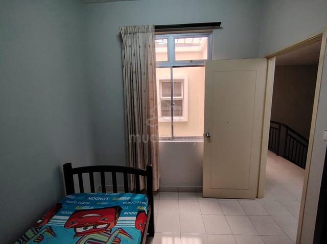 Nusa idaman room only double storey gng furnished room for rent only 1