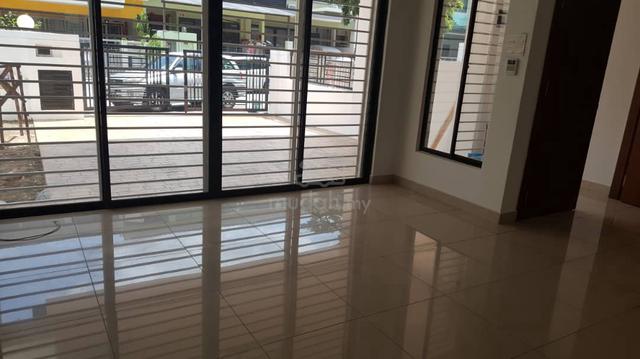Premium Family Home in Puteri 6 – Space, Security & Prestige🏡 1
