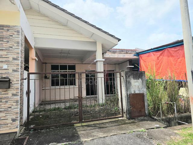 Teres Setingkat Di Taman Pinggiran Netas Jaya, Mentakab, Pahang 1