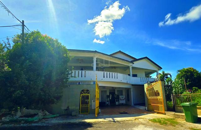 Luxurious 6-Bedroom Freehold Bungalow Near To Hospital and School 1