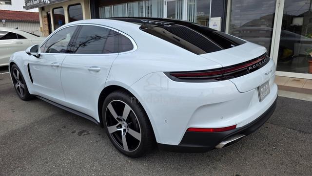 2024 Porsche PANAMERA Red interior - 2